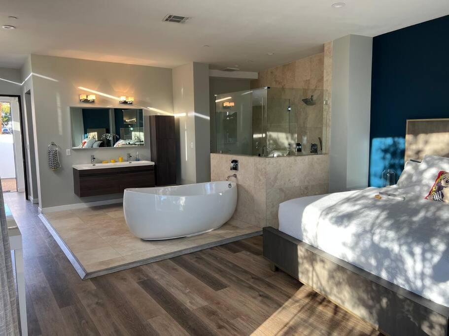 Penthouse Luxury, Dtla Views, Live-work Walk To Everything! Los Angeles